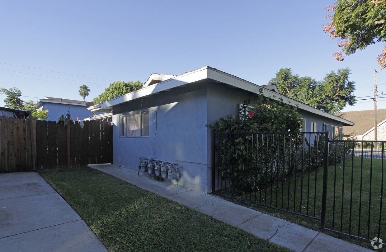 Building Photo - 3444 W Danbrook Ave