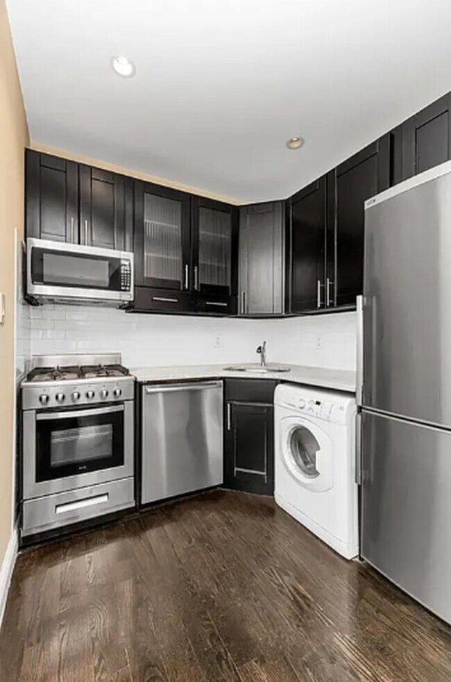 Foto del edificio - 448 W 19th St