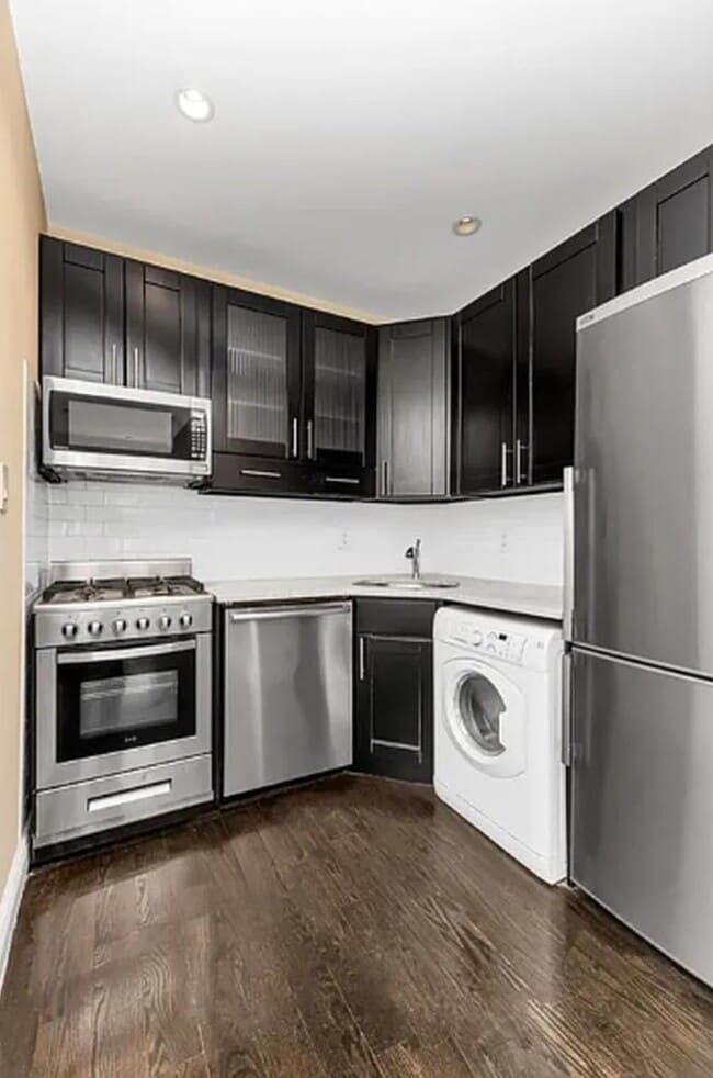 Building Photo - 448 W 19th St