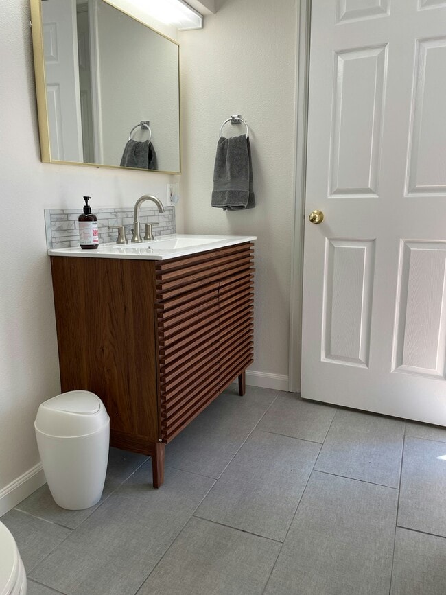 Photo - 1806 Walnut Hollow Ln House