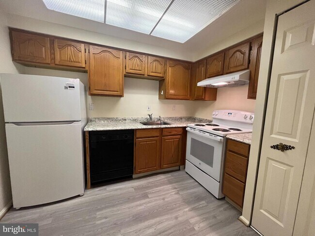 Building Photo - 7680 Tremayne Pl