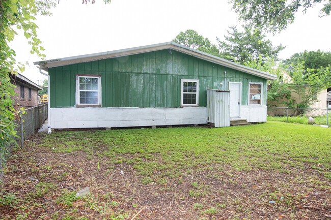 Building Photo - 405 Johnston St