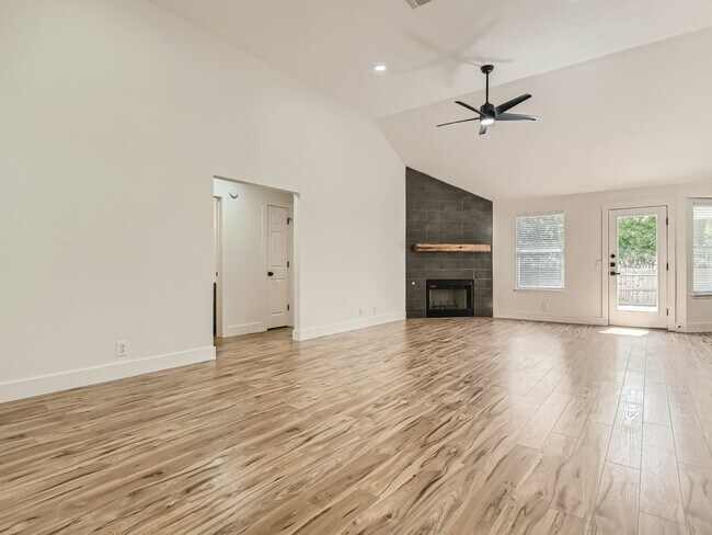 Foto del edificio - 116 Meadowside Dr