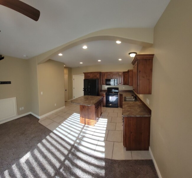 Foto del edificio - 3 bed, 2.5 bath Rock Creek Townhome