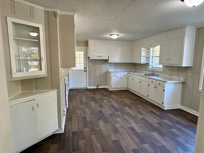 Foto del edificio - 207 Lakeview Dr