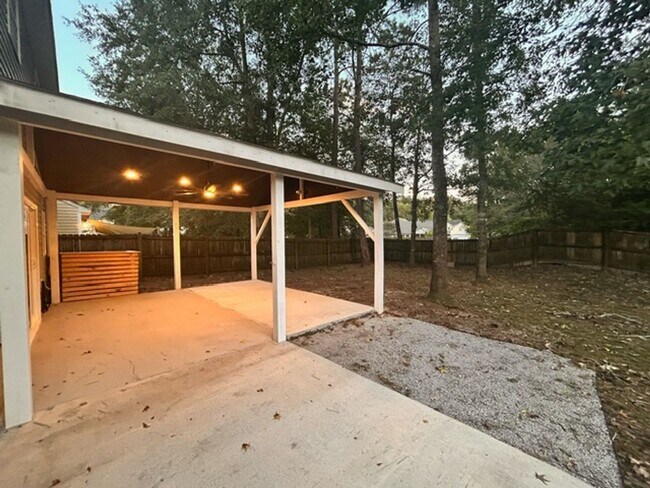 Building Photo - Arbor Oaks Subdivision 4BR 2.5Ba