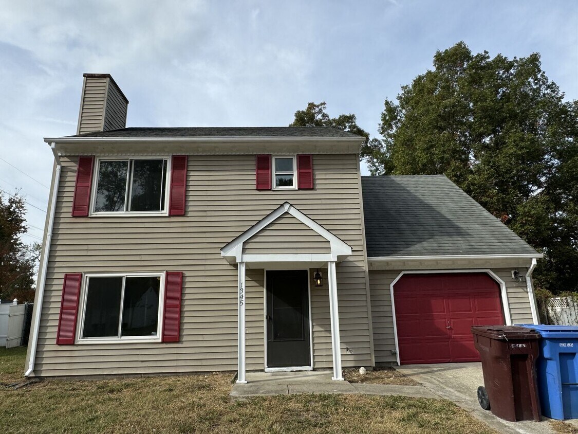 Primary Photo - NEW SINGLE FAMILY HOUSE!!!