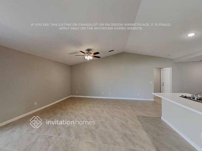 Foto del edificio - 373 NW Avens St