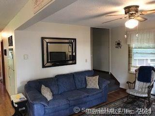 Foto del edificio - 341 Deepwood Dr