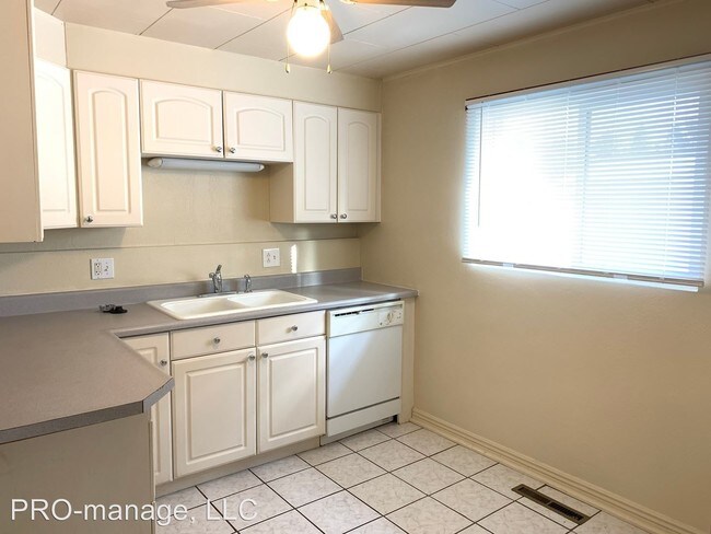 Building Photo - 605 Cambridge Dr