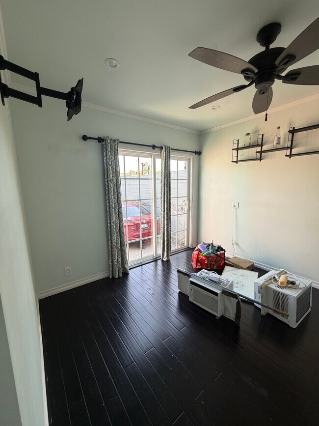 Foto del edificio - 1114 W 57th St