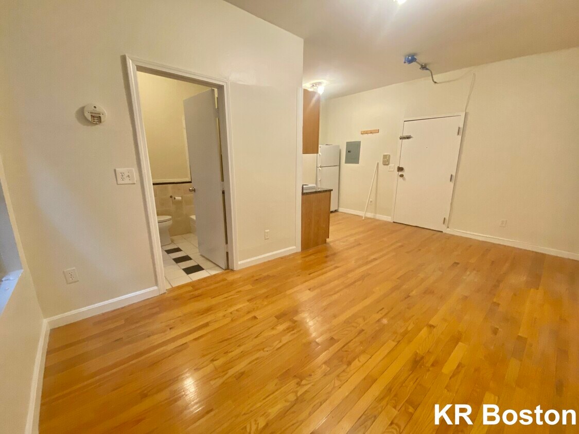 Primary Photo - 337A Huntington Ave