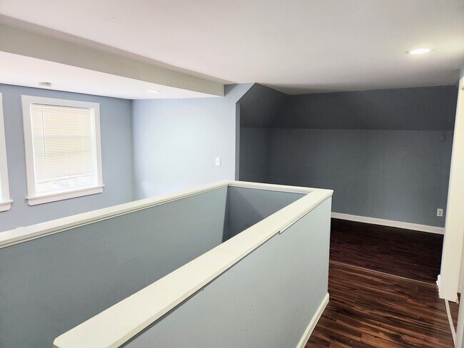 Foto del edificio - 5329 Woodland Ave