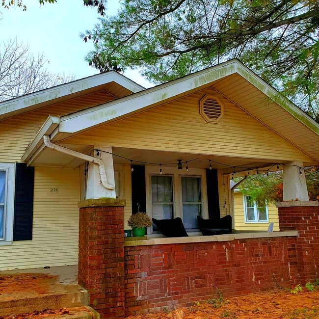 Building Photo - Available August 2026;  Monthly rent $1,425