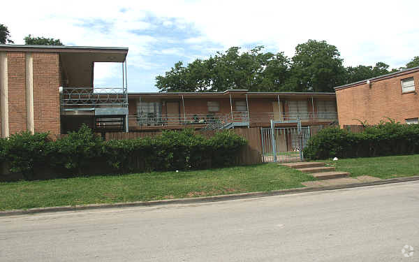 Primary Photo - East Villa Apartments