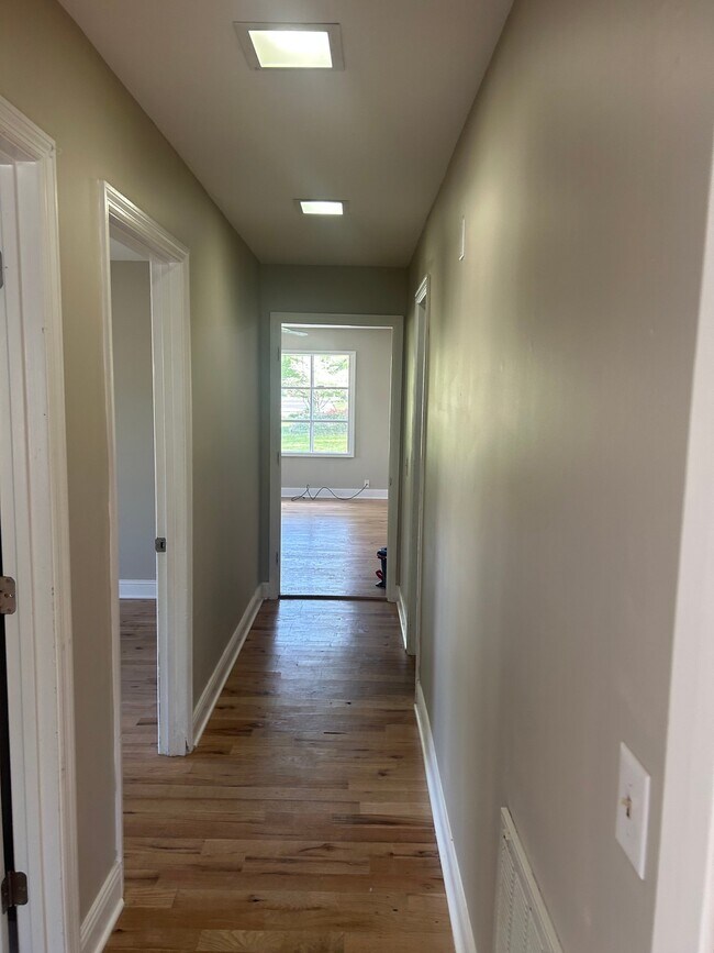 Foto del edificio - 403 E Northfield Blvd