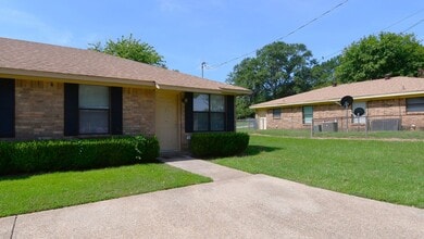 Building Photo - 203 Memory Ln