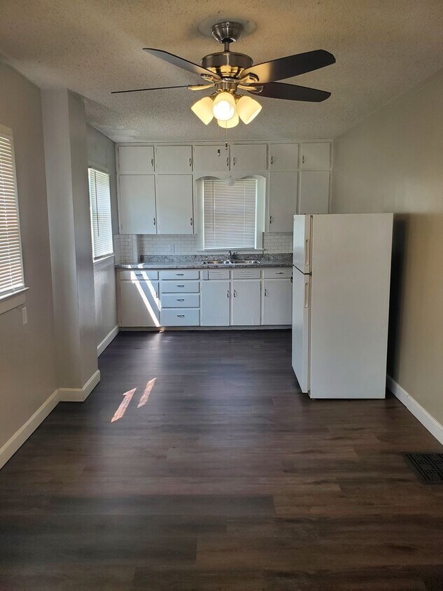 Primary Photo - Remodeled 2 Bd with huge kitchen, dining r...