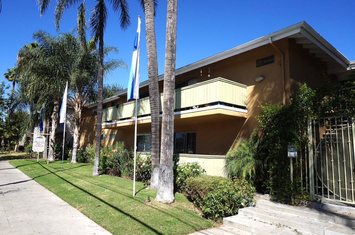 Foto principal - 20353 Saticoy St