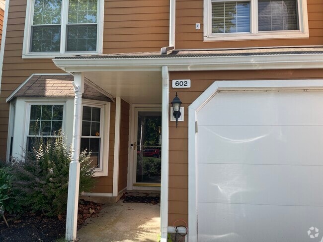 Building Photo - 602 Danbury Ct