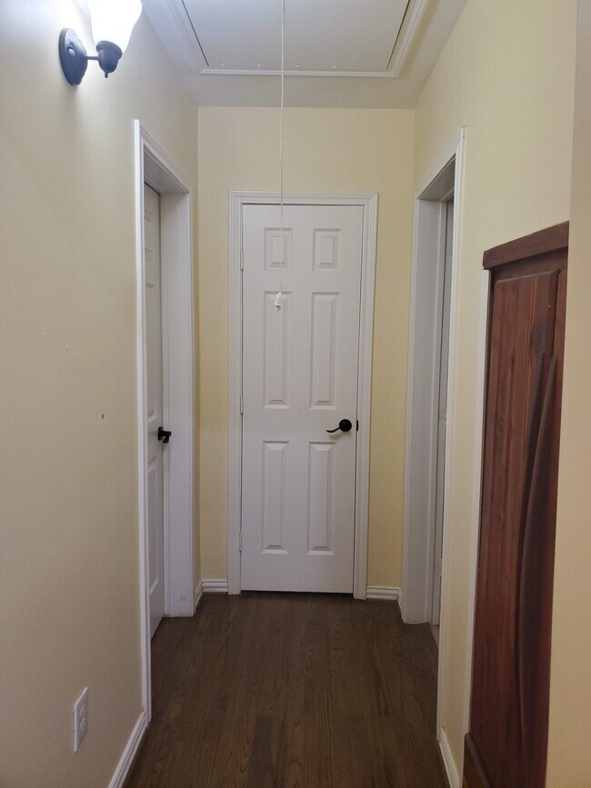 Alacena - 2515 Gentry St