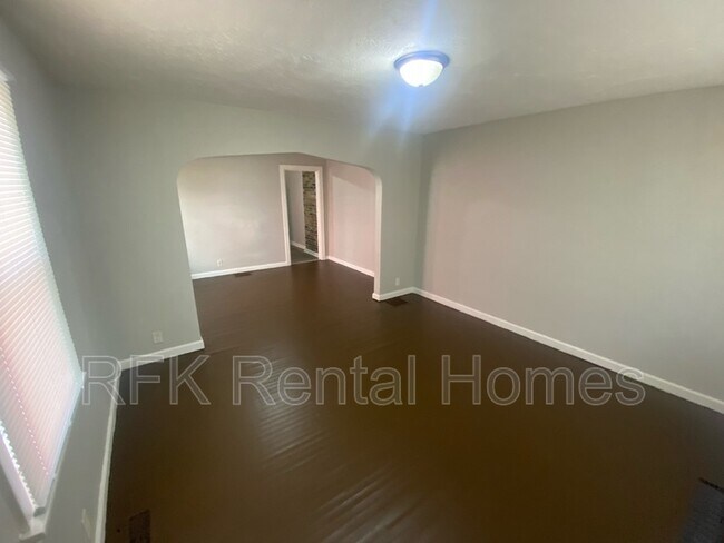 Foto del edificio - 523 N Temple Ave