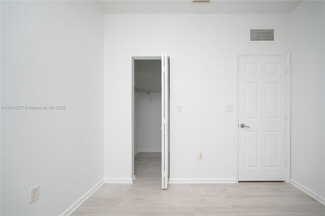 Foto del edificio - 11501 NW 89th St