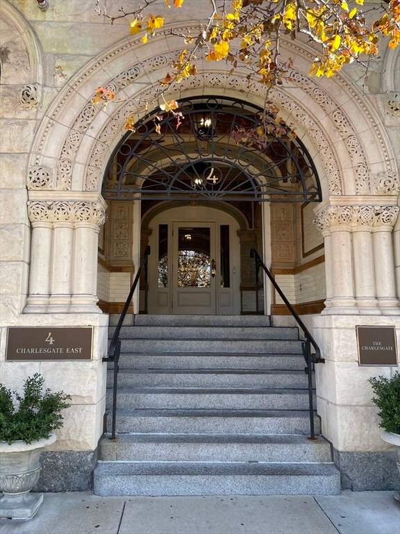 Building Photo - 4 Charlesgate E