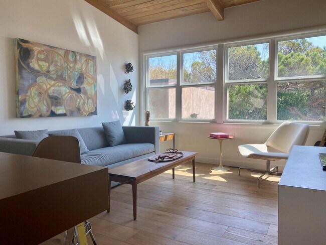 Foto del edificio - Unique 2/2 Mid-Century Home with Breathtak...