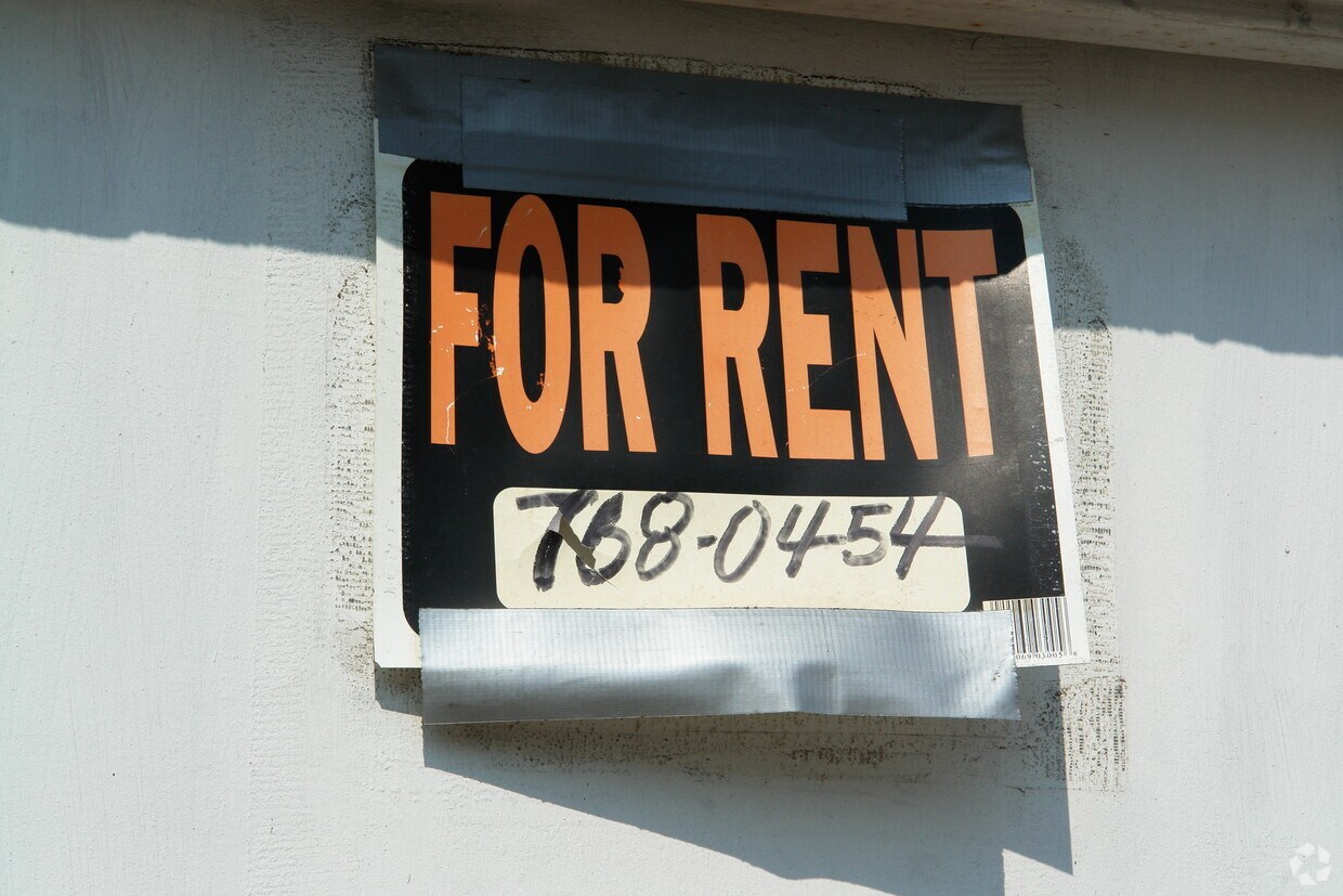 Foto del edificio - 603-607 1/2 Rock Lake Dr