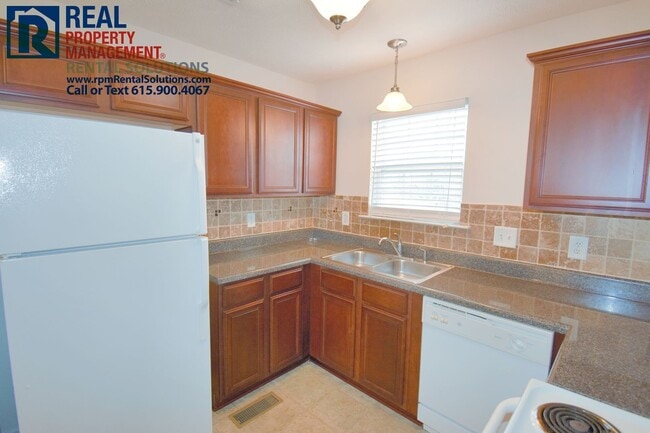Building Photo - Wonderful 3BR/2.5BA in LaVergne w/ attached garage and back deck!