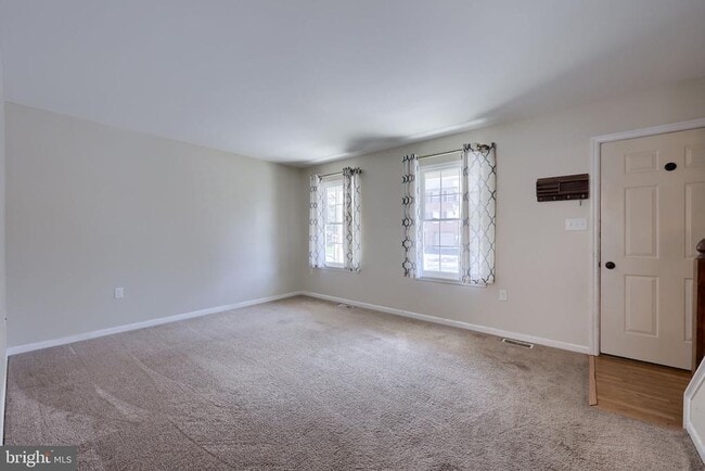 Building Photo - 604 Rockwood Dr