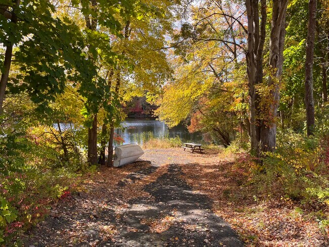 Building Photo - 144 Pond Cir