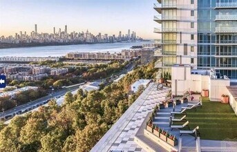 Building Photo - 320 Adolphus Ave