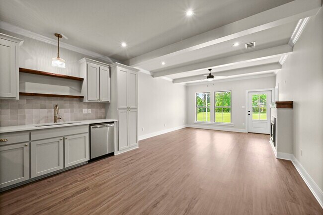 Foto del edificio - 8007 Arnold Rd