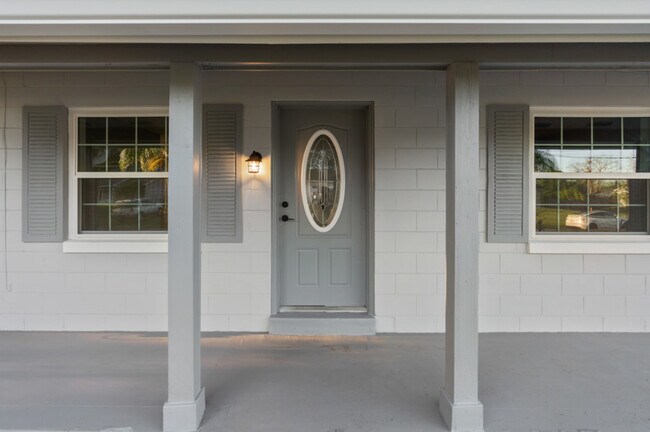 Building Photo - 3806 Groome Dr