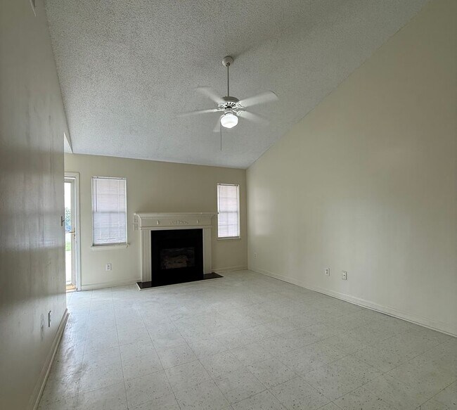 Foto del edificio - 3200 Parkway Ct
