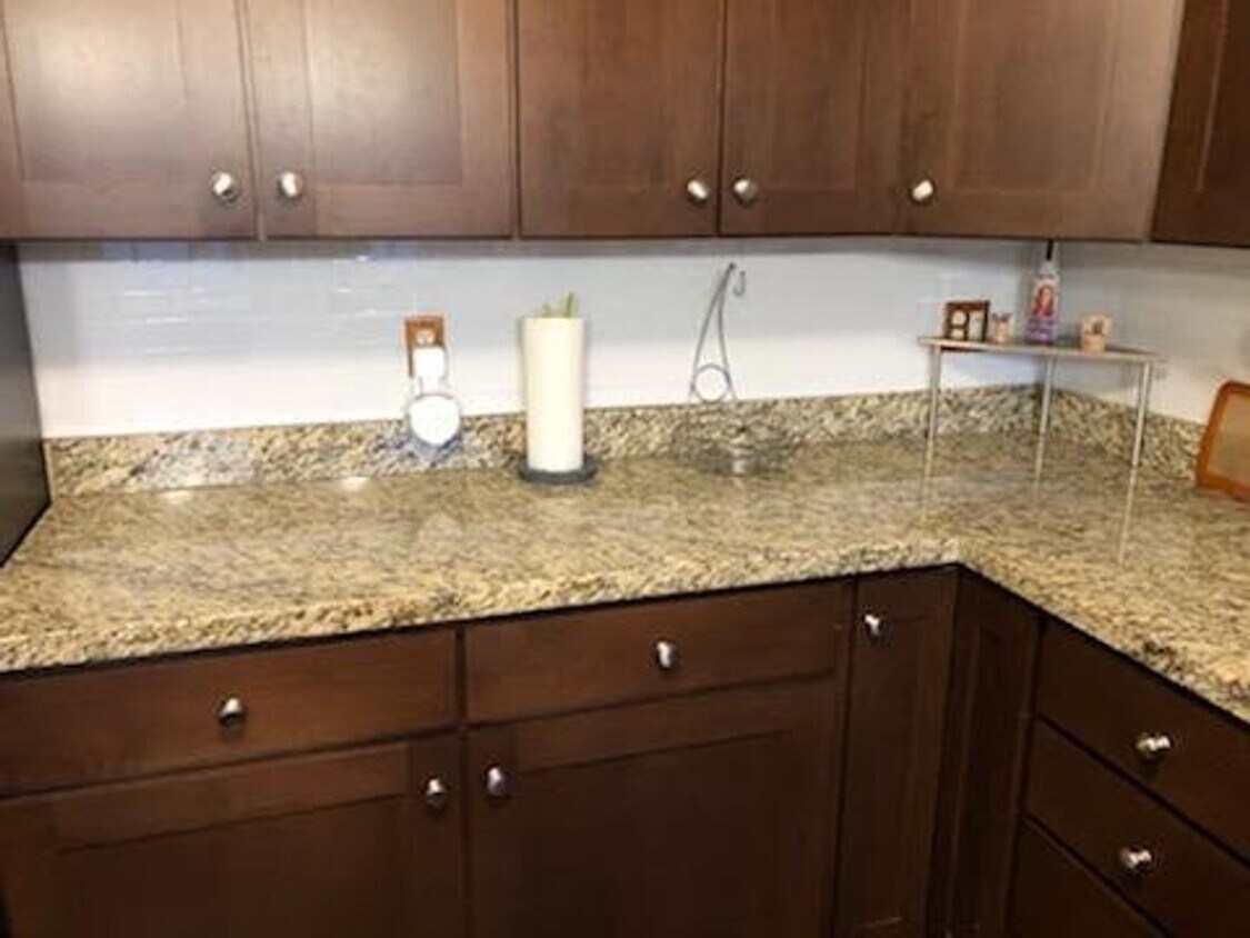 Foto principal - 3 Bedroom/3.5 Bathroom home in Murray