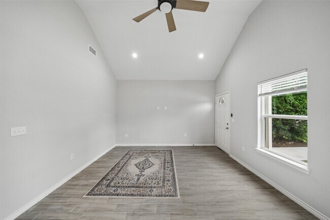 Foto del edificio - 396 Westchase St
