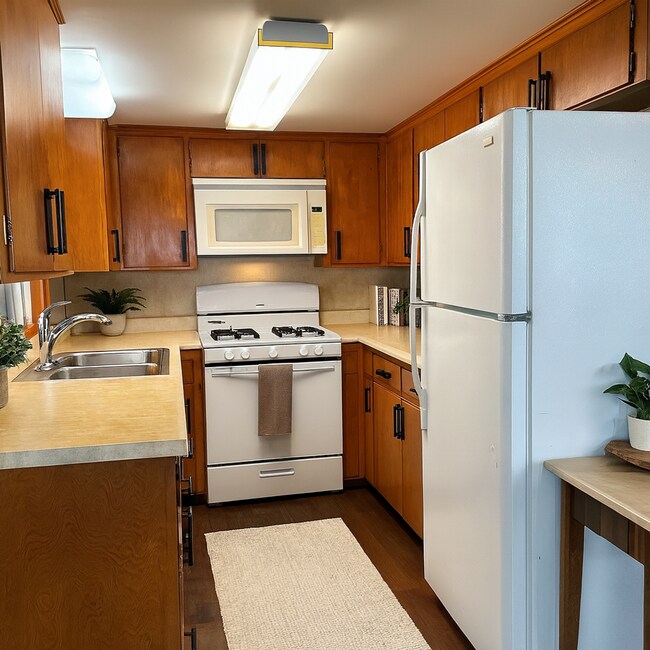 Foto del edificio - Immediate Move In- Fully Furnished Short T...
