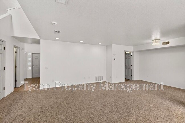 Building Photo - 1732 Del Cielo Dr NW