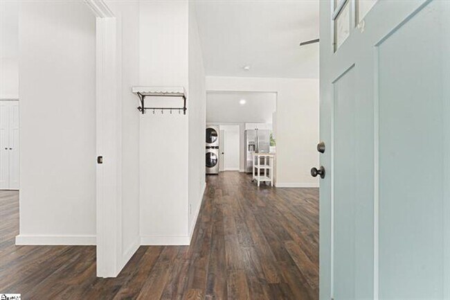 Foto del edificio - 2 Bed, 2 Bath Fully Renovated Home Available in Greenville