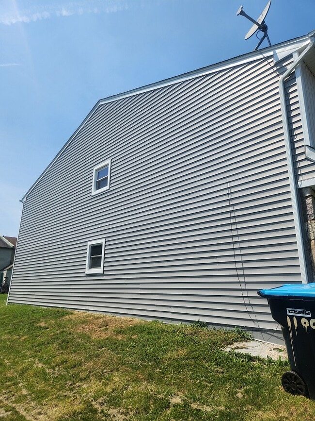 Building Photo - 1100 Vincent Rd