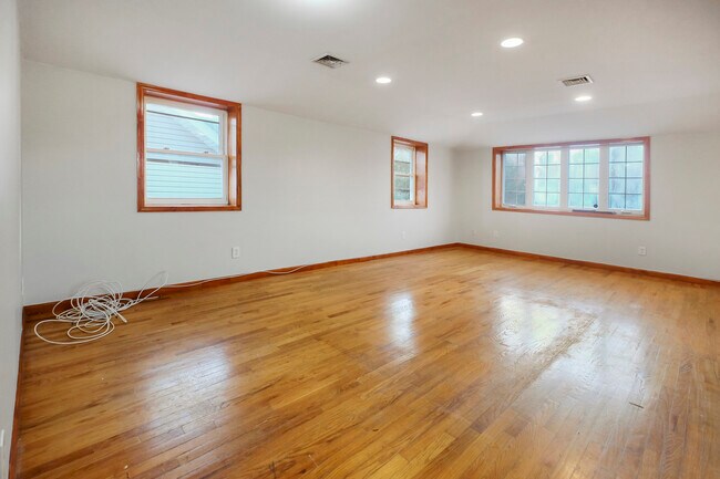 Living room - 715 E 37th St