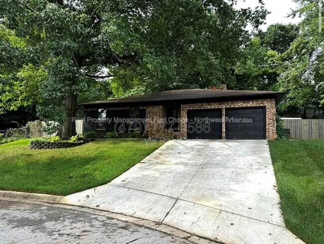 Foto del edificio - 1739 Creek Ct