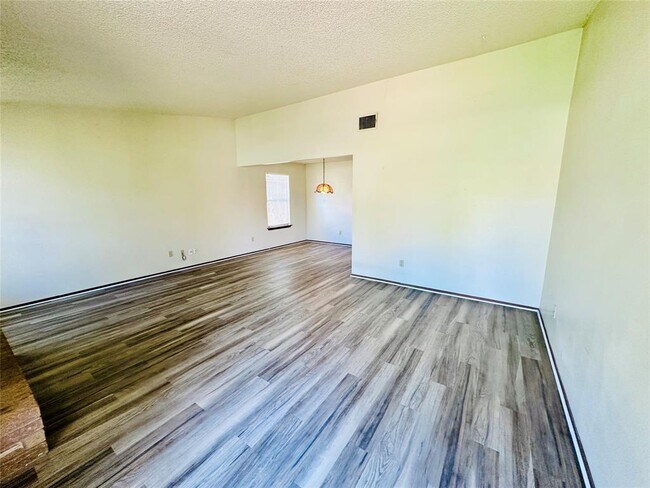 Building Photo - 12213 Dundee Dr
