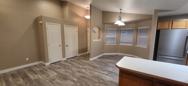 Building Photo - 3 Bed 2 Bath Single level -Trex Deck- Larg...