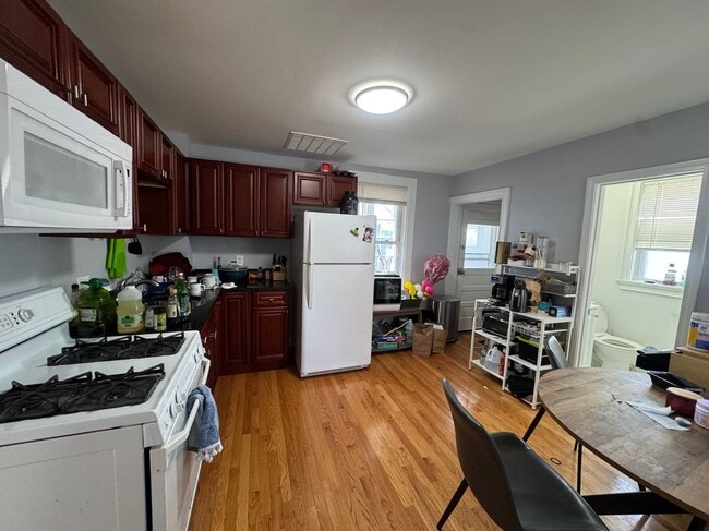 Building Photo - 27 Athol St