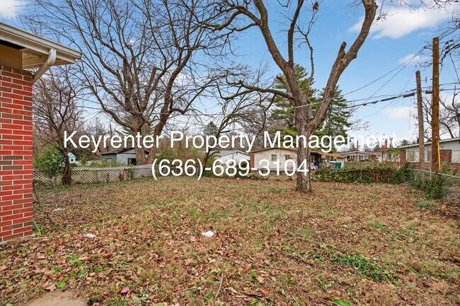 Foto del edificio - Updated 3-Bedroom Home with Fenced Yard in Florissant