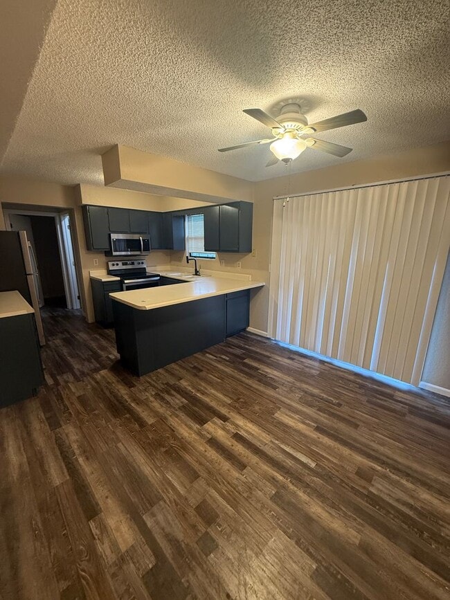 Foto del edificio - 708-710 SW 37th St Duplex